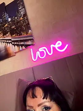 Snapshot of Lolaley2 chatting on 8, 10, 2025 Lolaley2 online show from 8, 10, 2025