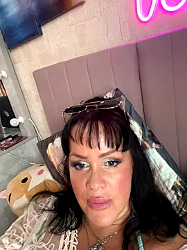 Snapshot of Lolaley2 chatting on 13, 10, 2025 Lolaley2 online show from 13, 10, 2025