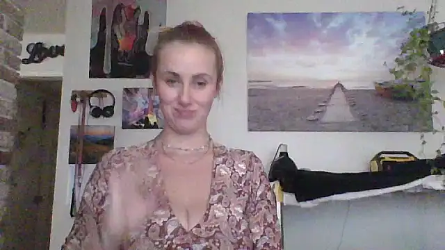 Snapshot of ClumsyLink chatting on 22, 10, 2025 ClumsyLink online show from 22, 10, 2025