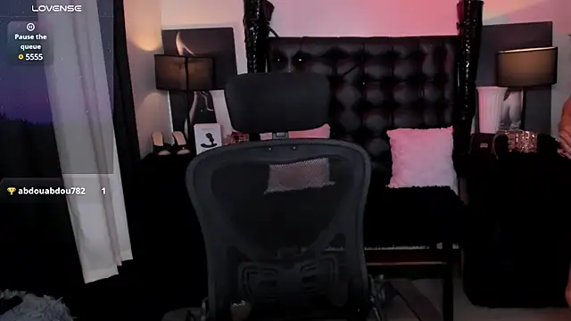 Snapshot of ErinSmith7inches_TS chatting on 22, 12, 2024 ErinSmith7inches TS online show from 22, 12, 2024