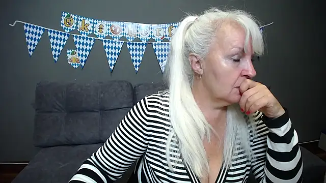 Snapshot of BlondyLeeBest chatting on 27, 9, 2025 BlondyLeeBest online show from 27, 9, 2025