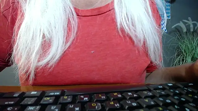 Snapshot of BlondyLeeBest chatting on 5, 10, 2025 BlondyLeeBest online show from 5, 10, 2025