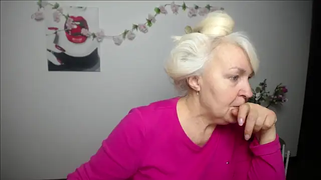 Snapshot of BlondyLeeBest chatting on 9, 2, 2026 BlondyLeeBest online show from 9, 2, 2026