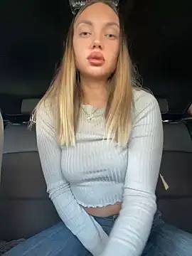 Snapshot of AngelinaMoore chatting on 26, 2, 2025 AngelinaMoore online show from 26, 2, 2025