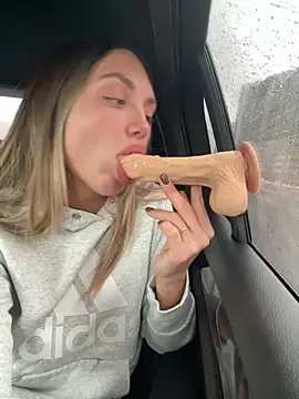 Snapshot of AngelinaMoore chatting on 5, 3, 2025 AngelinaMoore online show from 5, 3, 2025