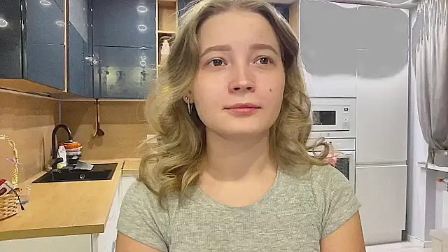 Snapshot of CharmingSarah chatting on 27, 9, 2025 CharmingSarah online show from 27, 9, 2025