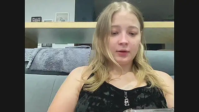 Snapshot of CharmingSarah chatting on 16, 10, 2025 CharmingSarah online show from 16, 10, 2025