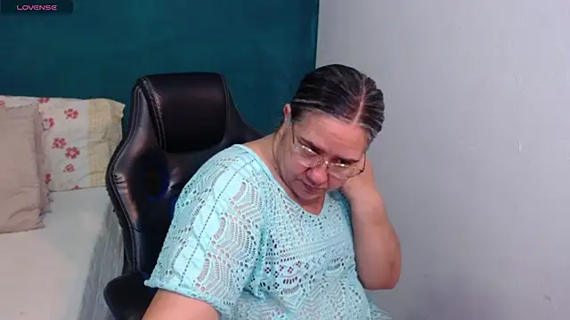 Snapshot of scaelettdubois chatting on 7, 5, 2026 scaelettdubois online show from 7, 5, 2026