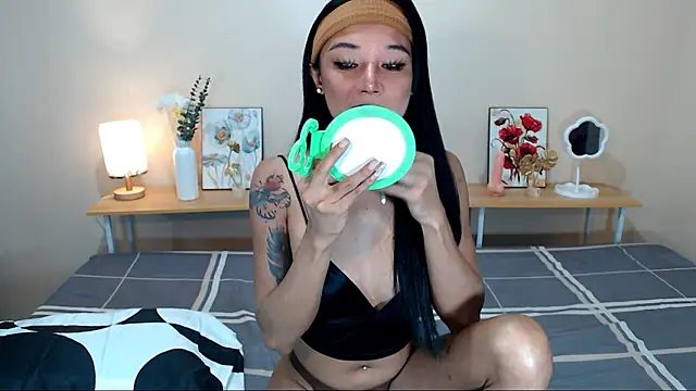 Snapshot of CheskaVenice5 chatting on 2, 12, 2024 CheskaVenice5 online show from 2, 12, 2024