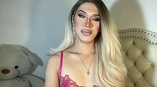 Ts glamxxxx online show from 18, 2, 2025