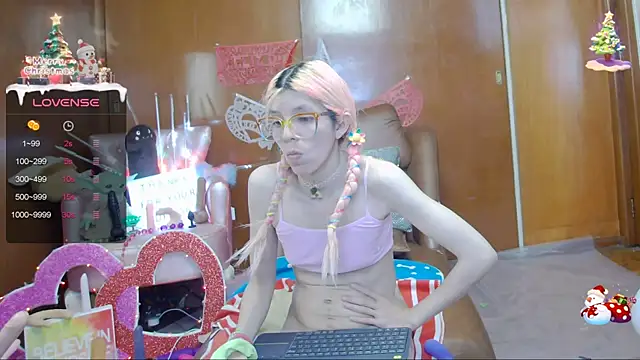 Skinygirl online show from 25, 2, 2025