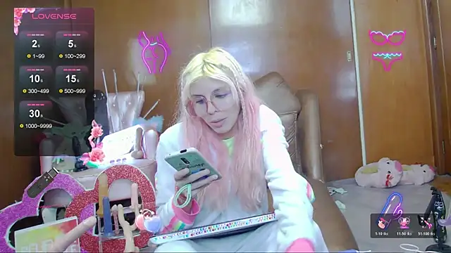 Skinygirl online show from 15, 11, 2025