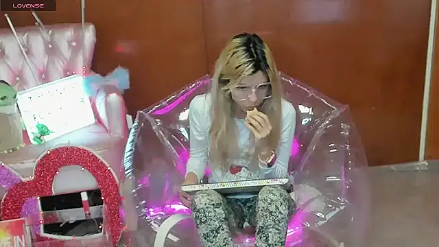 Skinygirl online show from 26, 2, 2026