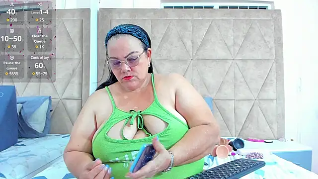 mommy cute online show from 13, 2, 2025