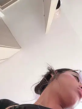 vaness weet online show from 2, 3, 2025