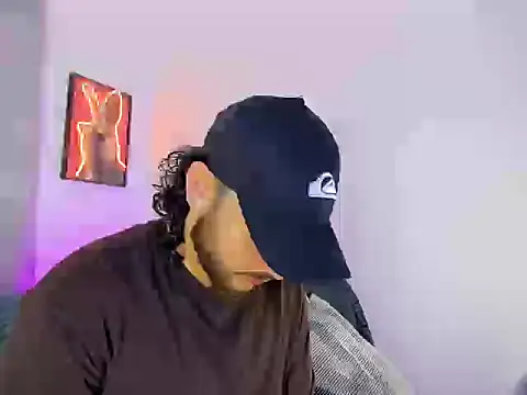 Snapshot of tuyo1995 chatting on 11, 11, 2025 tuyo1995 online show from 11, 11, 2025