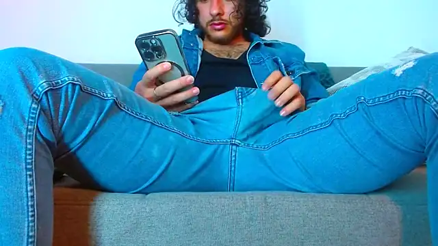 Snapshot of tuyo1995 chatting on 5, 12, 2025 tuyo1995 online show from 5, 12, 2025