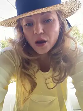 Snapshot of Lady__Maria chatting on 16, 4, 2026 Lady Maria online show from 16, 4, 2026