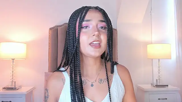 Snapshot of Emma_Torres__ chatting on 25, 5, 2026 Emma Torres online show from 25, 5, 2026