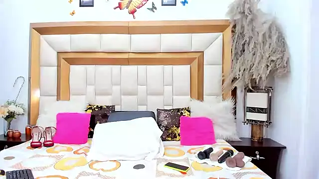 BellaKarla online show from 25, 1, 2025