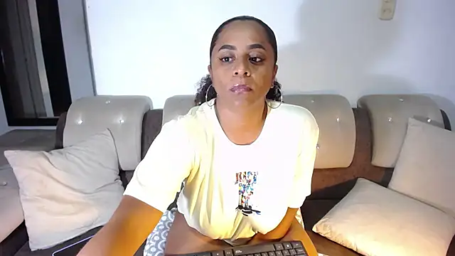 BellaKarla online show from 24, 9, 2025