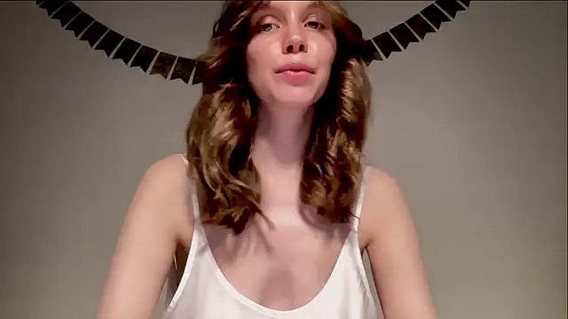 Snapshot of Nikki_Mimimi chatting on 5, 1, 2025 Nikki Mimimi online show from 5, 1, 2025