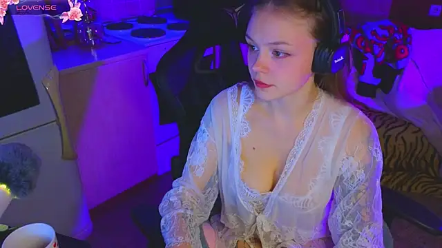 Snapshot of _D_Love_ chatting on 2, 11, 2025 D Love online show from 2, 11, 2025