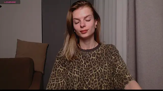 Snapshot of ly_lydia chatting on 1, 2, 2025 ly lydia online show from 1, 2, 2025