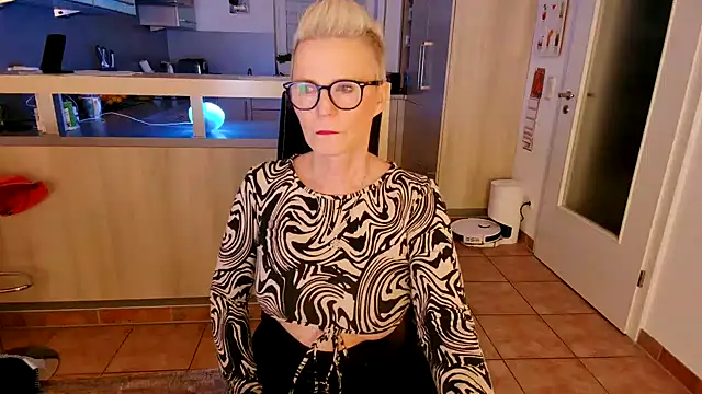 Snapshot of German_Milf chatting on 18, 12, 2024 German Milf online show from 18, 12, 2024