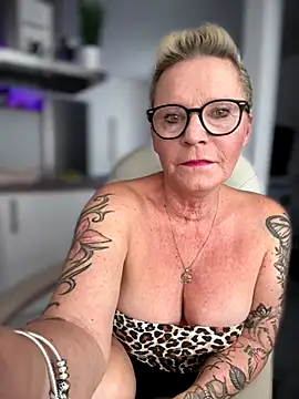 Snapshot of German_Milf chatting on 17, 10, 2025 German Milf online show from 17, 10, 2025