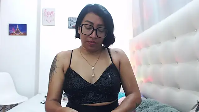 Snapshot of hornywife_ chatting on 19, 9, 2025 hornywife  online show from 19, 9, 2025