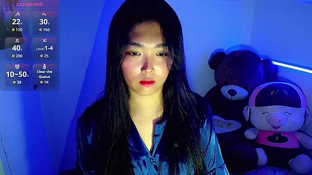 TR4NSCUTI3 online show from 11, 9, 2025