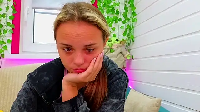 Misss Vikk online show from 21, 9, 2025