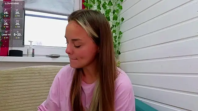 Misss Vikk online show from 19, 10, 2025