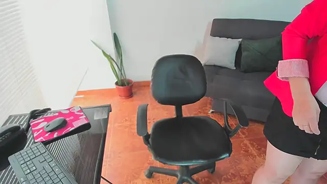 yayita mature online show from 16, 9, 2025