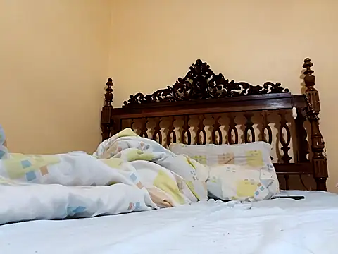 White rabbit  online show from 8, 11, 2025