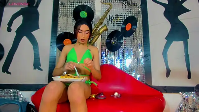 nickyminach  online show from 16, 1, 2025