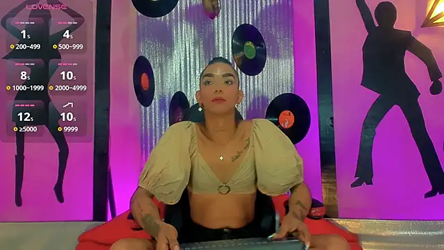 nickyminach  online show from 13, 11, 2025