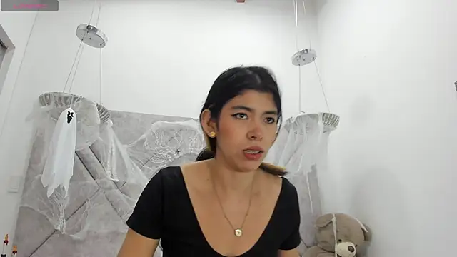 Snapshot of Girl_Cherry chatting on 9, 10, 2025 Girl Cherry online show from 9, 10, 2025