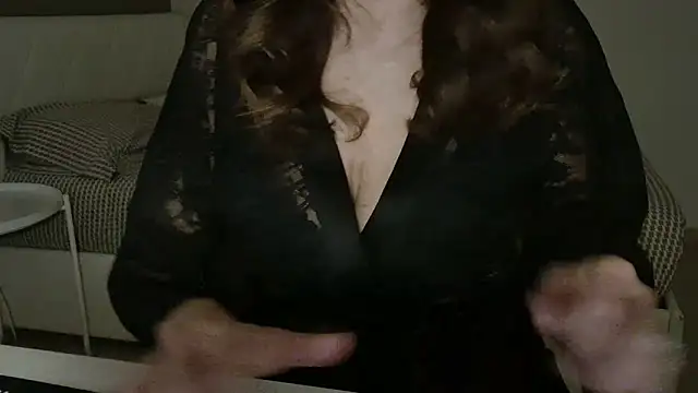 Snapshot of amara_2022 chatting on 7, 4, 2026 amara 2022 online show from 7, 4, 2026