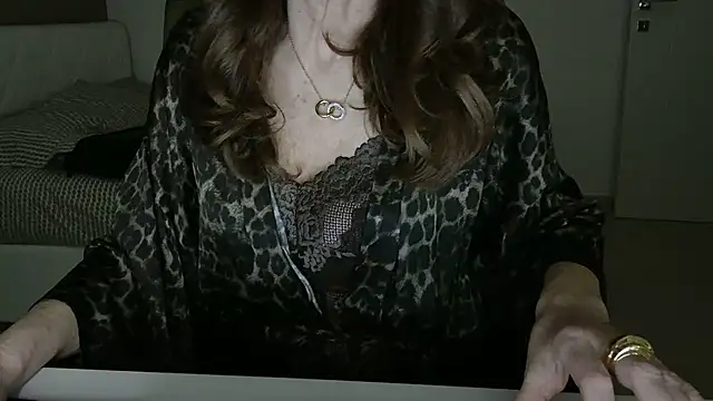 Snapshot of amara_2022 chatting on 9, 5, 2026 amara 2022 online show from 9, 5, 2026