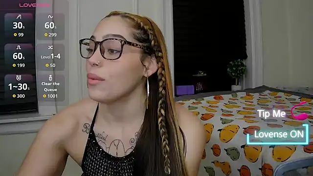 Snapshot of sapphirestorm8 chatting on 11, 11, 2025 sapphirestorm8 online show from 11, 11, 2025