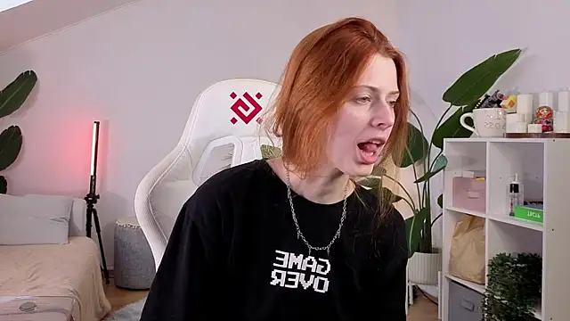 Snapshot of doll_lesli chatting on 9, 10, 2025 doll lesli online show from 9, 10, 2025