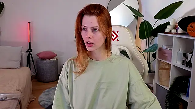 Snapshot of doll_lesli chatting on 23, 10, 2025 doll lesli online show from 23, 10, 2025