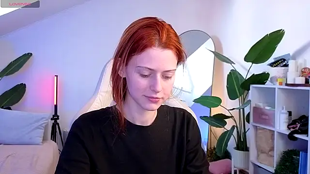 Snapshot of doll_lesli chatting on 9, 11, 2025 doll lesli online show from 9, 11, 2025