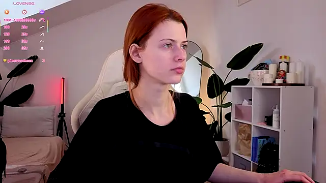 Snapshot of doll_lesli chatting on 3, 12, 2025 doll lesli online show from 3, 12, 2025