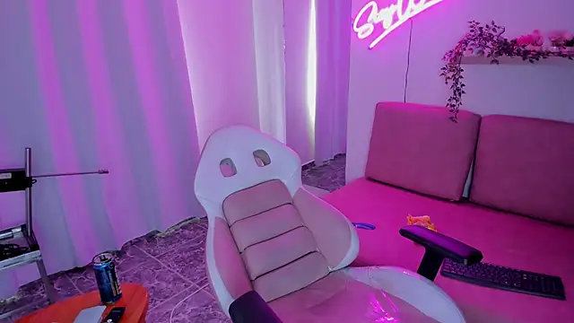 Adele LatinLady online show from 14, 2, 2025