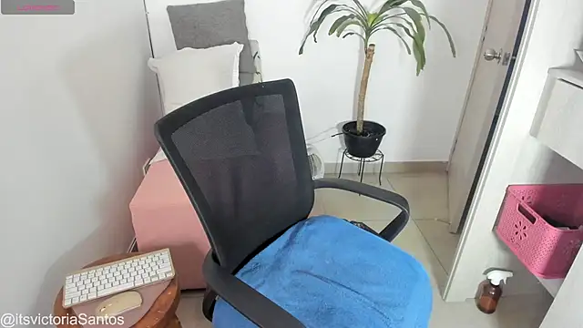 Snapshot of Victoriasant chatting on 19, 10, 2025 Victoriasant online show from 19, 10, 2025