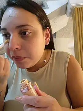 LizzRouse online show from 6, 4, 2026