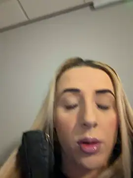 Strongqueen online show from 12, 2, 2026